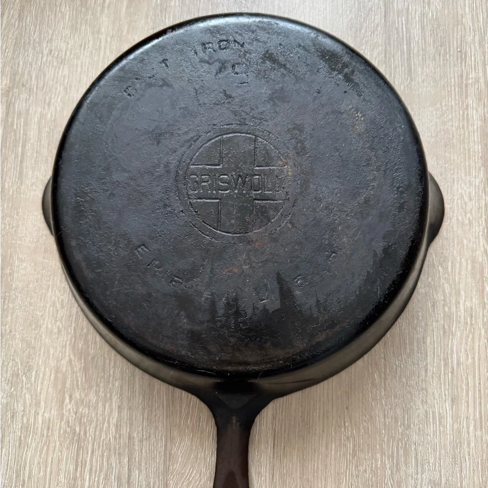 Griswold Cast Iron Skillet #9 Erie PA 1946-1952